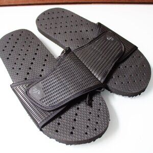 Showaflops Black Solid Shower Sandals Flip Flops Size 7 Mens Slip Resistant NWOT